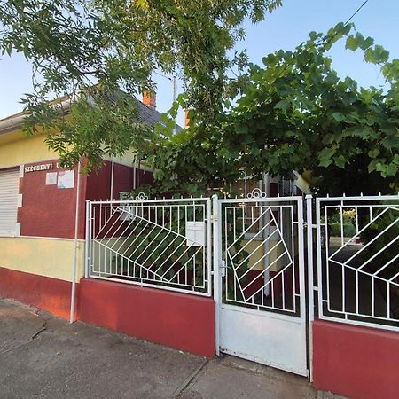 Kereki Retro Vendeghaz Apartment Kerekegyhaza Ngoại thất bức ảnh